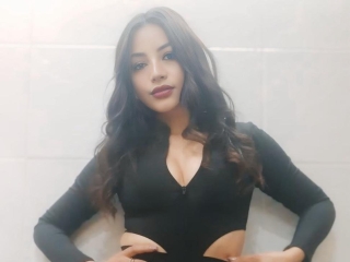 Sexo por webcam con Zarahaii_Evans